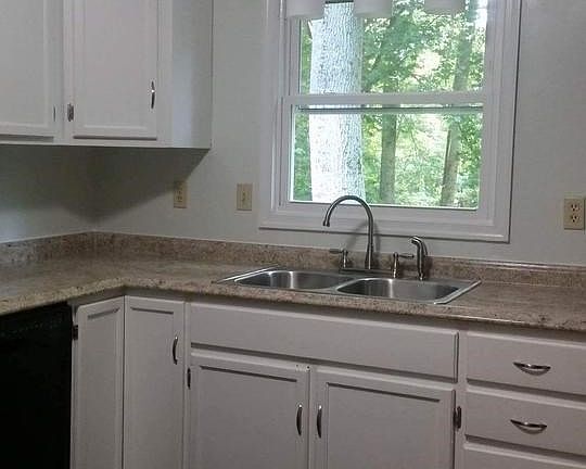 NEWLY UPDATED Kitchen!!