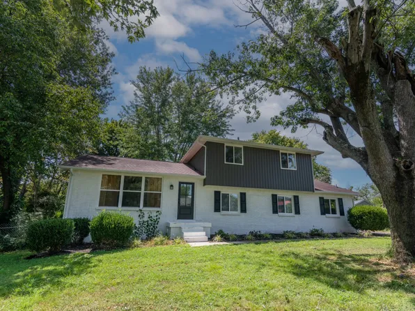 2711 E Copeland Ct, Clarksville, TN 37042