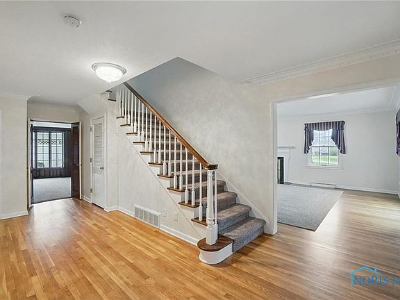5th image of 160 Winfield Dr