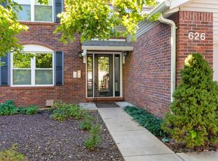 626 Pine Ridge Trails Ct APT 104, Ballwin, MO 63021