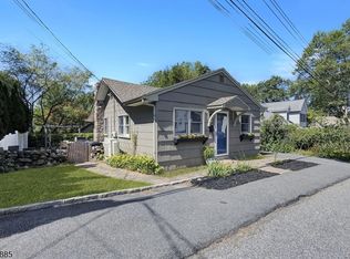 17 Hilltop Trl, Denville, NJ