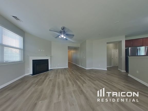 5th image of 383 Roseglen Dr NW