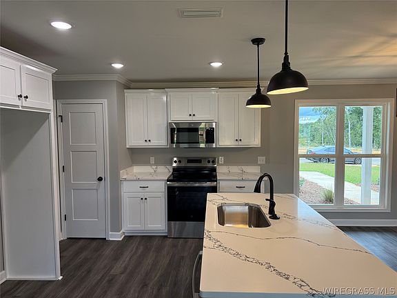 3rd image of 111 Brandi Ave