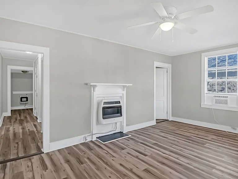 203 Augusta St — Photo 5