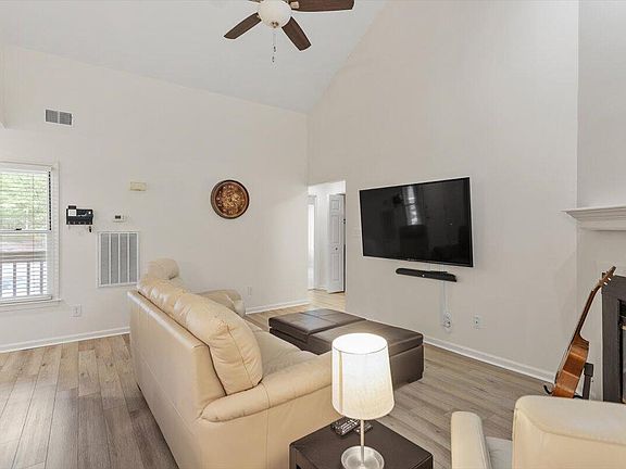 5th image of 111 Killam Ct APT 2A
