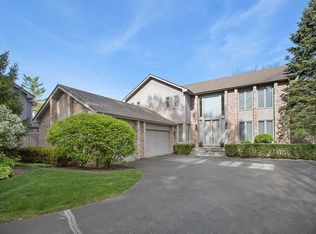 665 Red Oak Ln, Highland Park, IL 60035