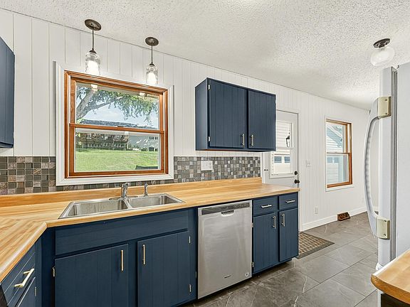 5th image of 709 37th St SW