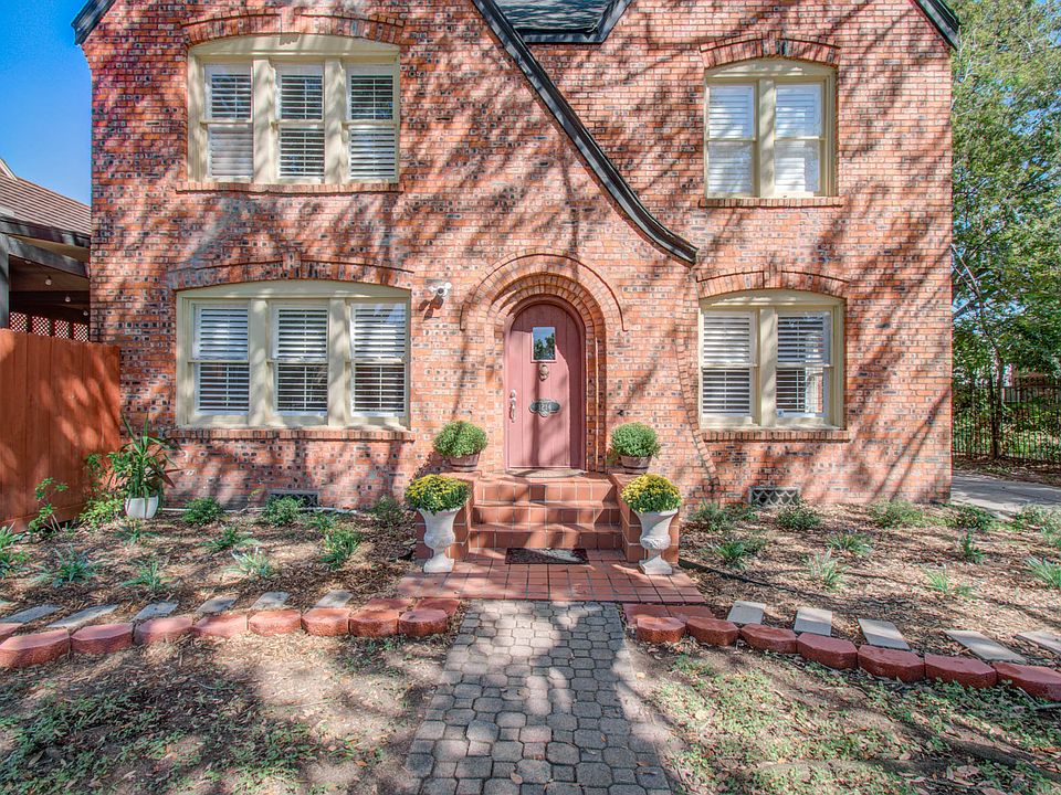 1930s beautiful Tudor style majestic home!