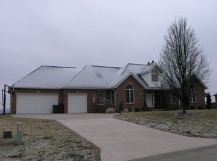 7 Seminole Dr, Columbia, IL 62236