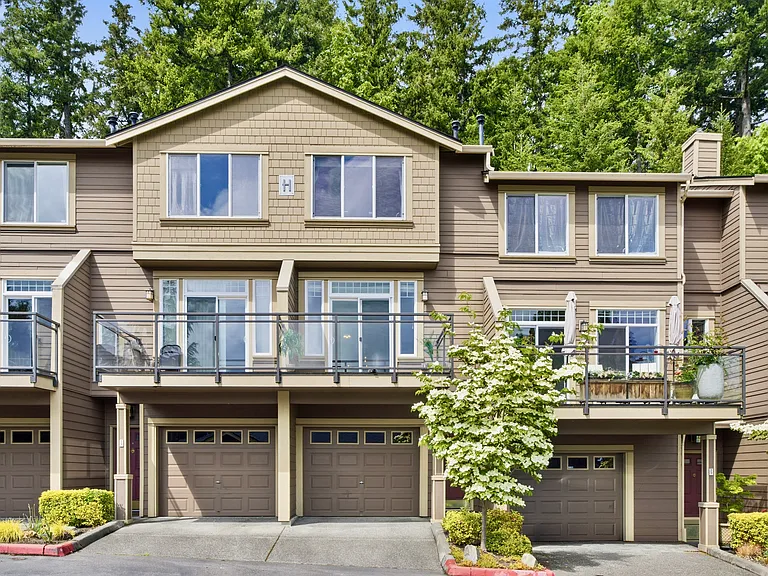 23300 SE Black Nugget Rd #H4 — Photo 1