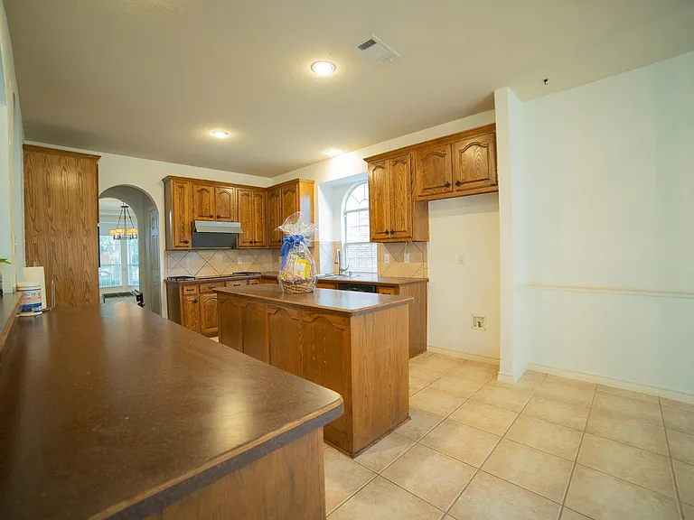 15105 Regal Oak Ln — Photo 7
