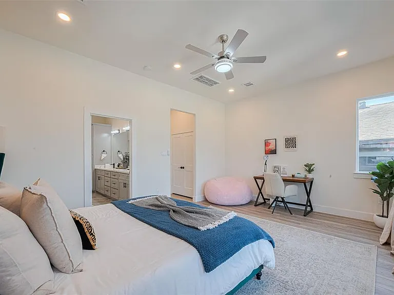 2909 Nagle St — Photo 13
