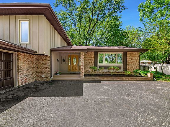 2nd image of 252 Bunting Ln