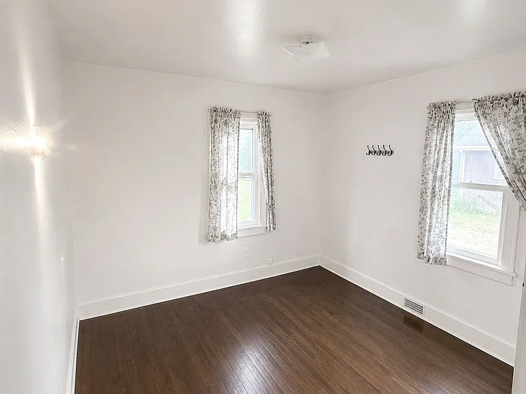1329 S 89th St — Photo 3