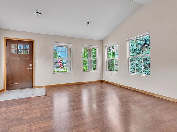 5th image of 2440 Carmen AVENUE #1
