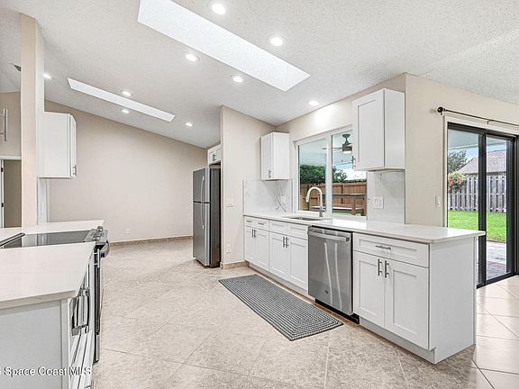 5th image of 3476 Florida Palm Ave