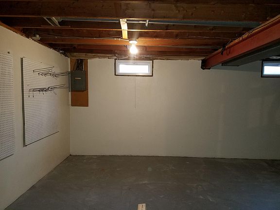 full basement, washer & dryer hookups in basement