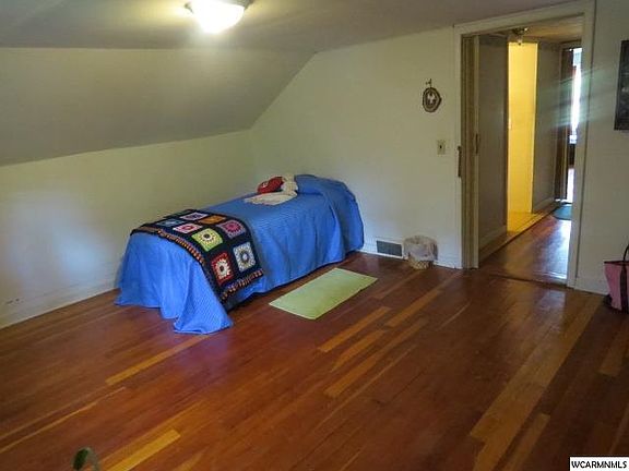 5th image of 214 Dogwood St NE