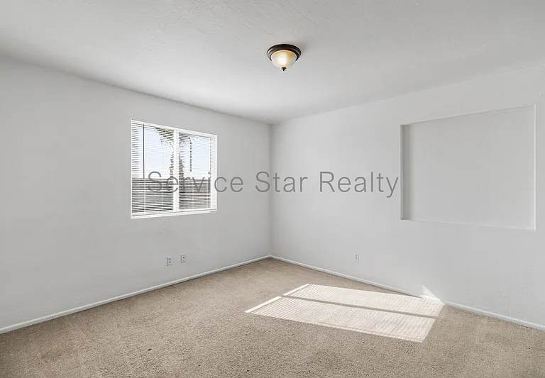 1158 W Hillview St — Photo 16