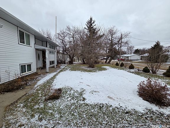 5th image of 621 McCall Street