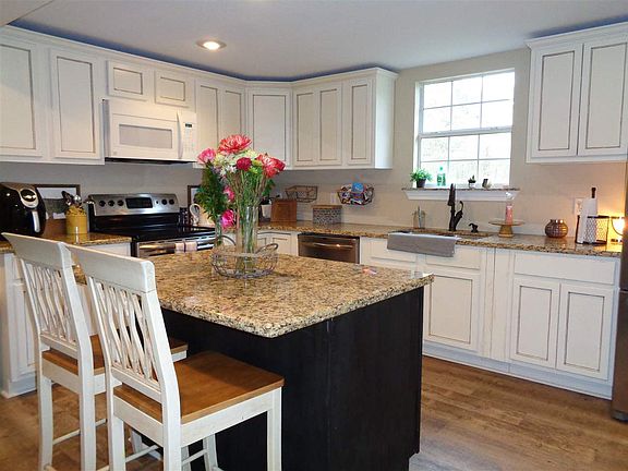 3rd image of 1095 Evangeline Dr