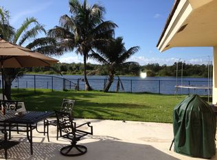 9844 W Tree Tops Ct, Davie, FL 33328