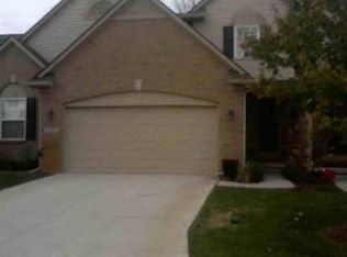 8175 Springdale Dr, White Lake, MI 48386