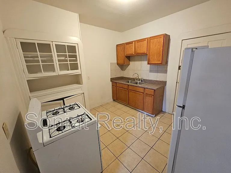 215 N Pierce St — Photo 7
