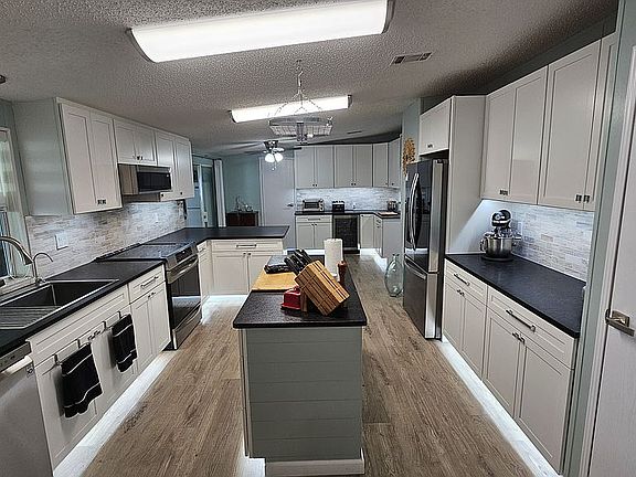 3rd image of 5839 SW 59th St