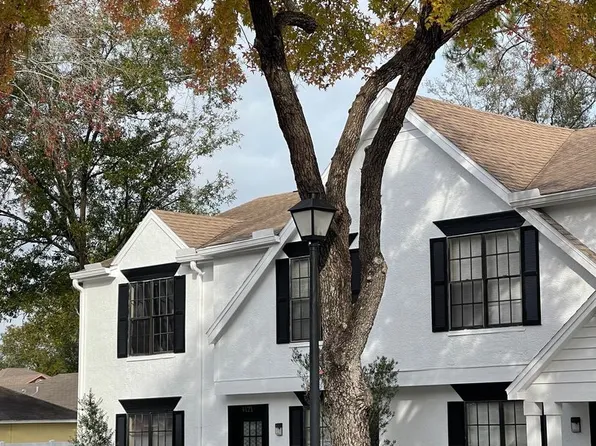 Saint Andrews Square Townhomes