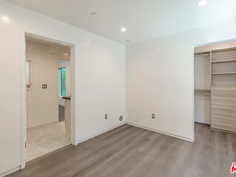 613 6th Ave — Photo 28