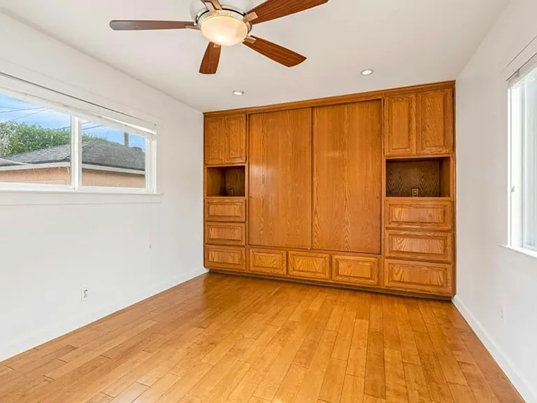 4759 Hackett Ave — Photo 17