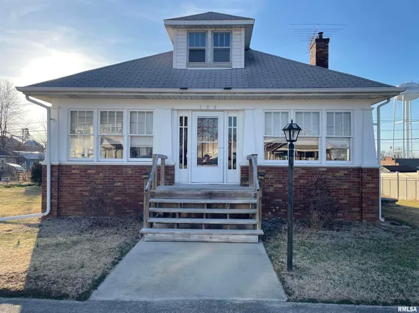 104 S 4th St, Irvington, IL 62848