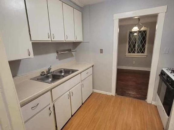 5th image of 47 W Mapledale Ave
