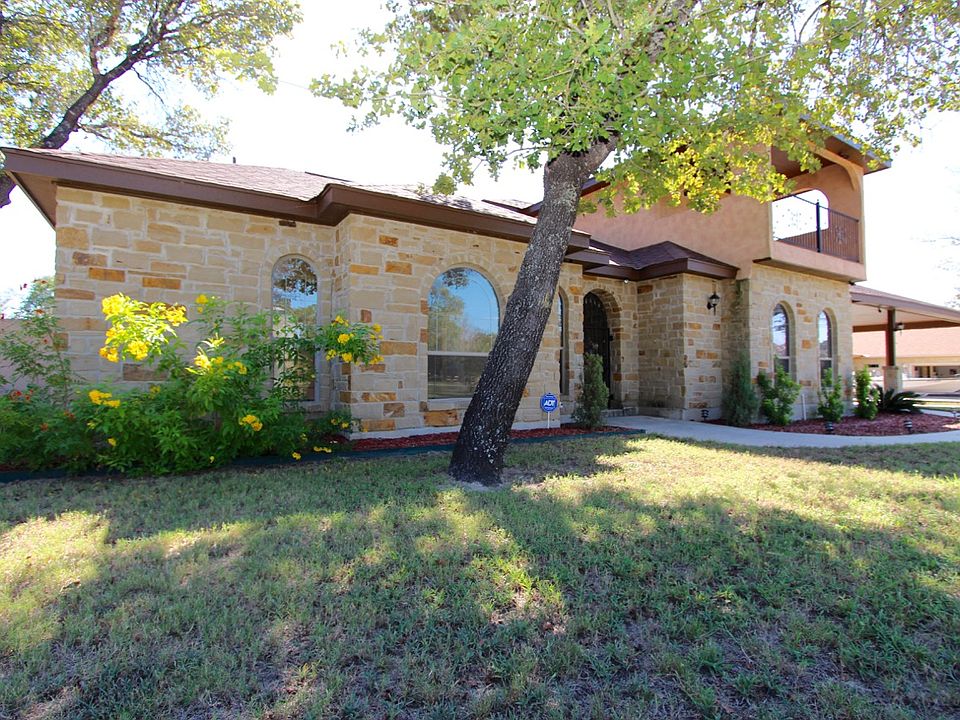 1st image of 427 Rosewood Dr
