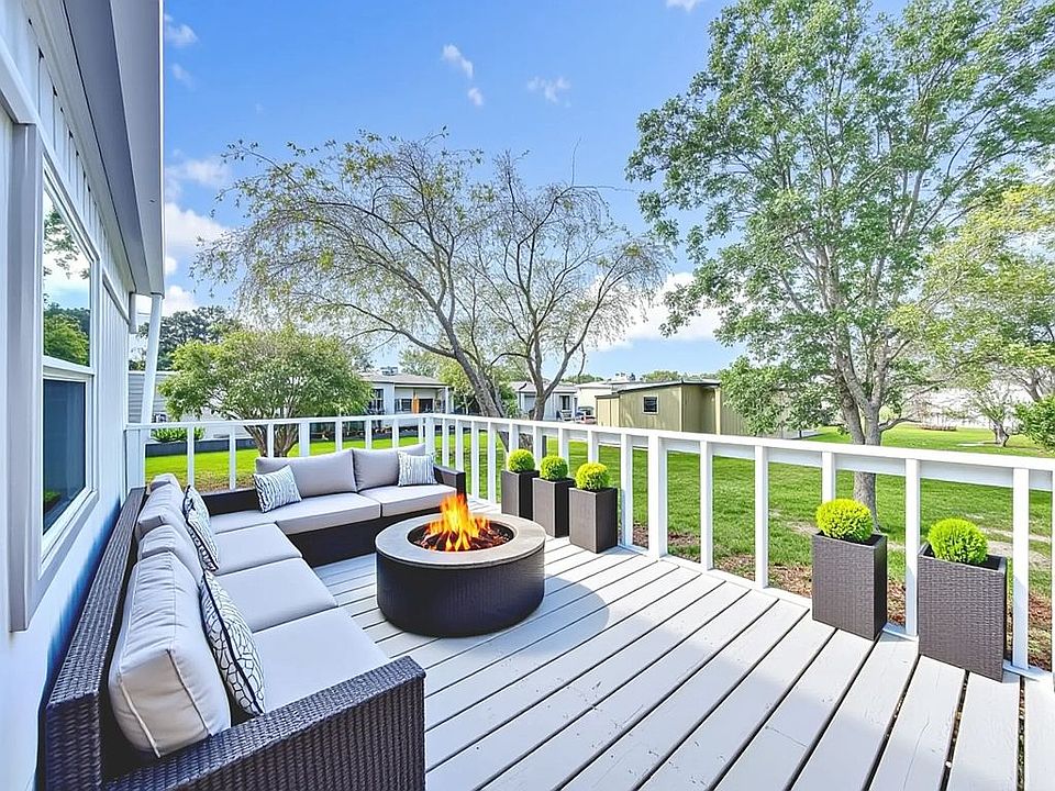 Deck - Staged furniture