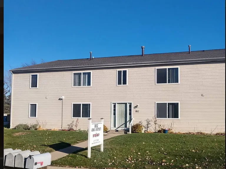 802 Hartwell Dr — Photo 8