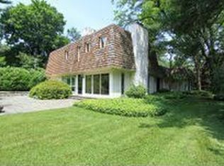 20 Rogers Rd, Great Neck, NY 11024