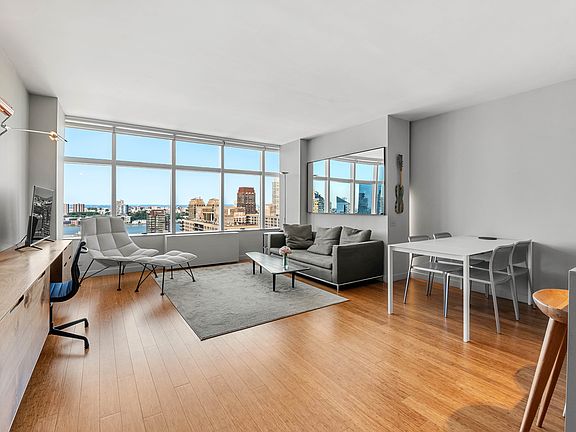 3rd image of 160 W 66th St APT 31A