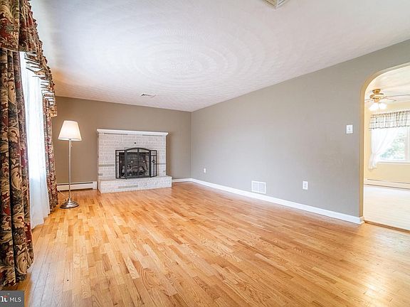 3rd image of 119 E Clearview Dr
