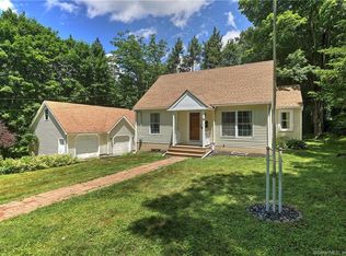 6 Beacon Manor Rd, Naugatuck, CT 06770