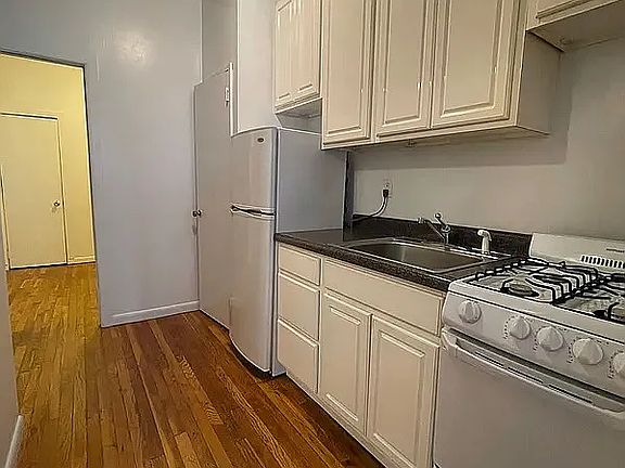 4th image of 1107 1st Ave APT 1C