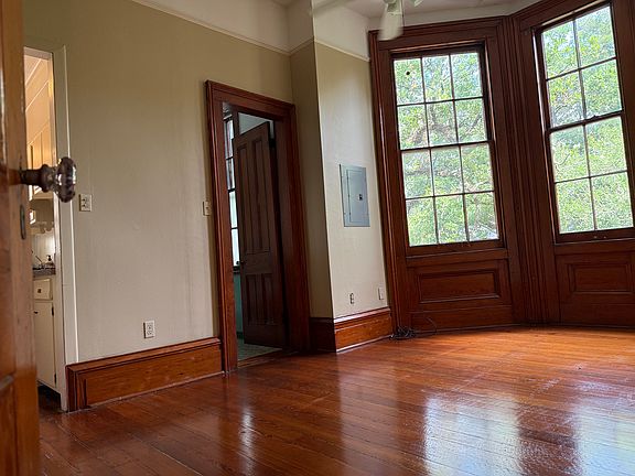 4th image of 1328 Jackson Ave #H