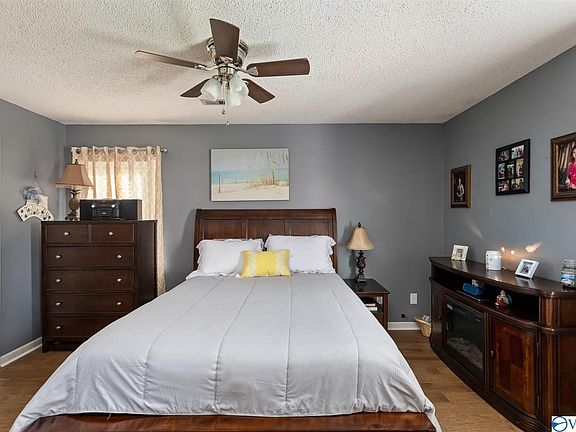 5th image of 266 Saint Clair Dr
