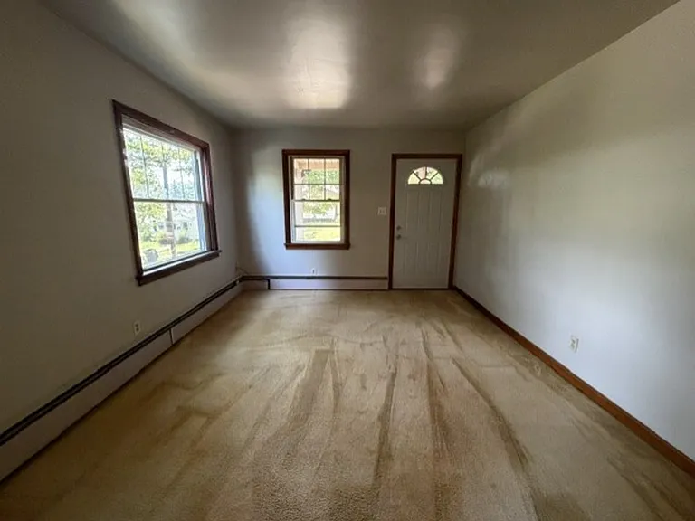 433 Allenford St — Photo 4
