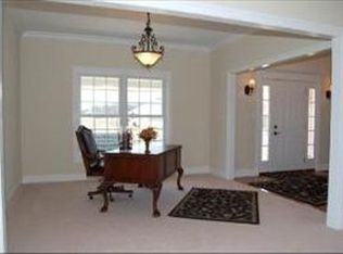 605 Whirlaway Dr, Genoa, IL 60135