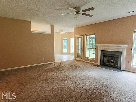 4th image of 27 Coggins Corner Dr
