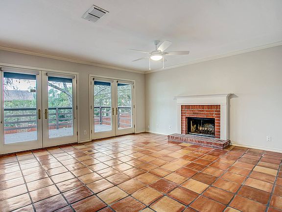 5th image of 411 Cleveland Ct