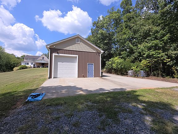 2nd image of 654 Acorn Dr #2