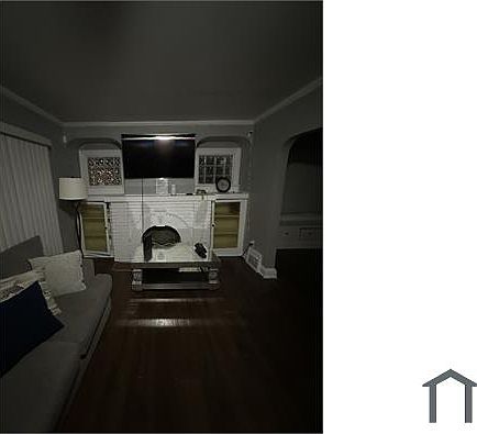 5th image of 12421 Benham Ave